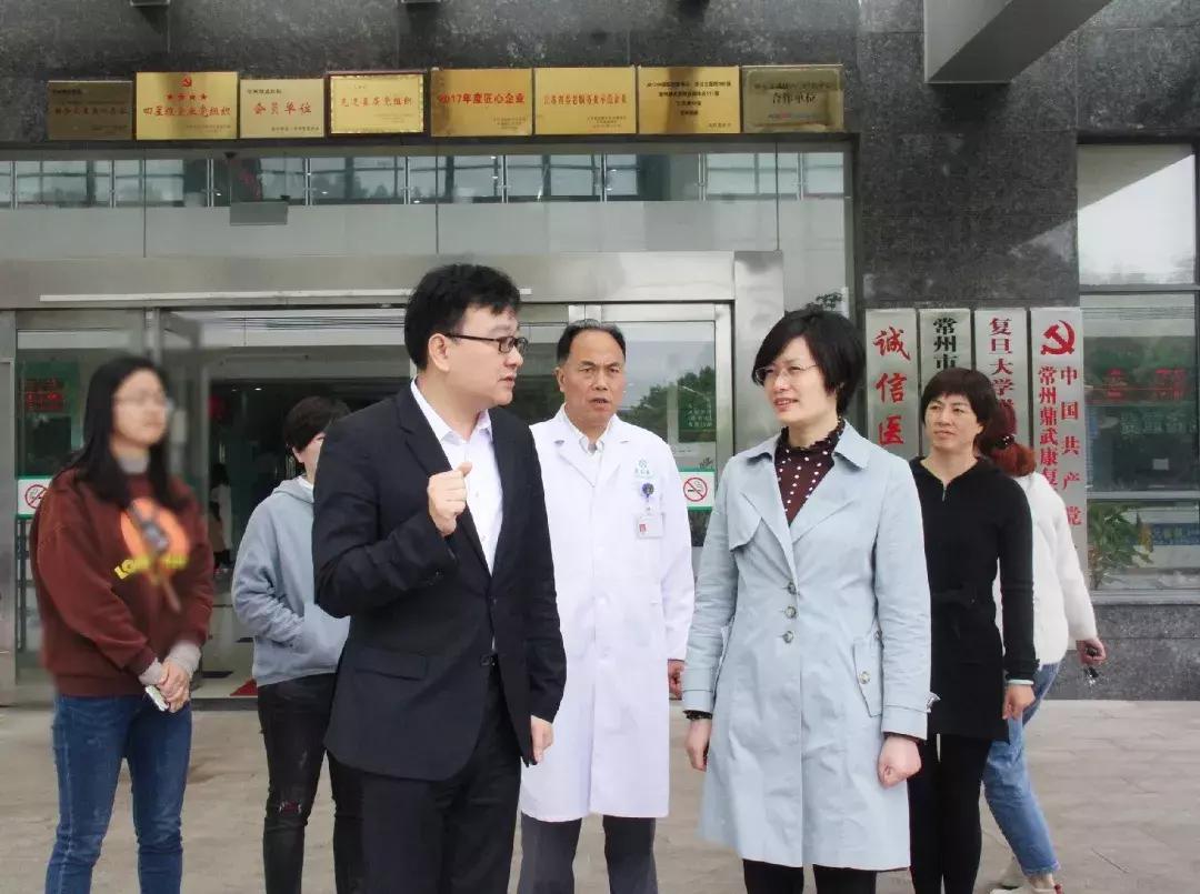 顾鼎武欢迎医护人员到鼎武医院施展才华