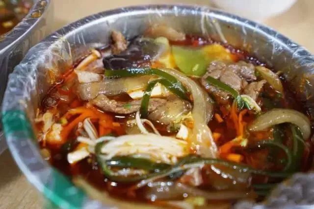 成都老苍蝇馆子一家没名字的冒菜,成都本地人吃的苍蝇馆子冒菜