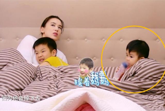 黄圣依小儿子过生日，一家四口齐出镜，哥哥成熟稳重弟弟乖巧可爱