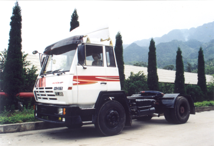 40年前的牵引车,50年红岩卡车