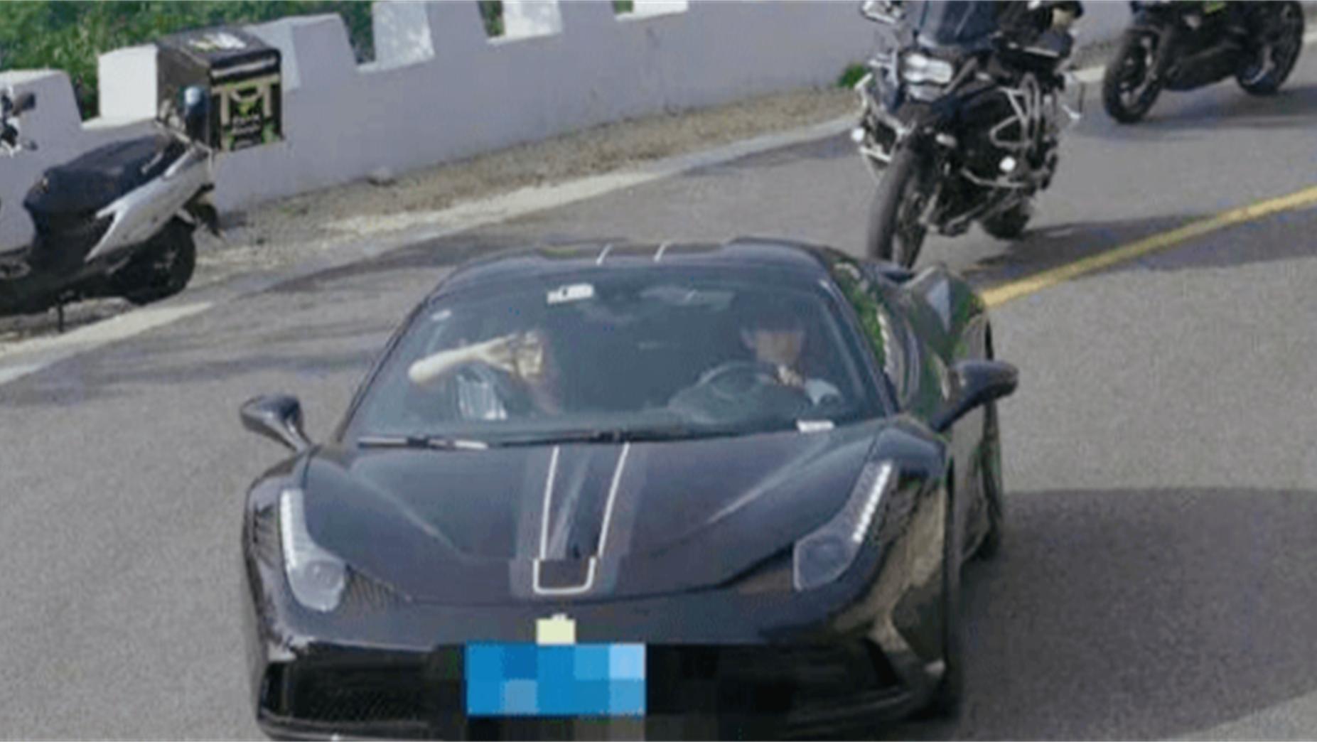 张一山开车完整视频,张一山开跑车视频