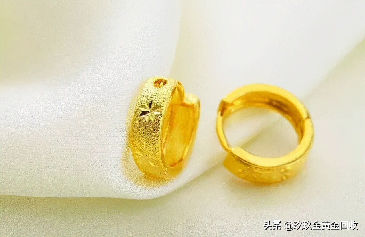 黄金耳钉佩戴的三*禁大**忌,多加注意,就能让它们为你的美丽加分