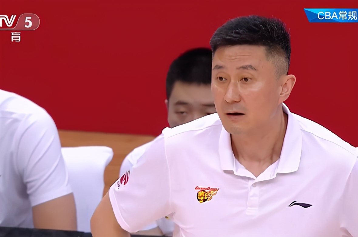 广东对战浙江赵睿怒吼庆祝,广东队赵睿霸气瞬间