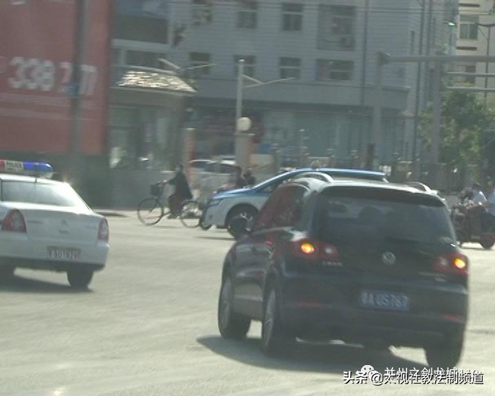 山西高速交警护送生病患儿,交警疾驰送异地病重老人转院就医