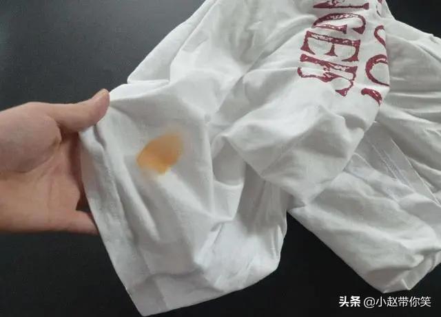 衣服上有污渍怎么清理掉,衣服粘污渍怎么解决