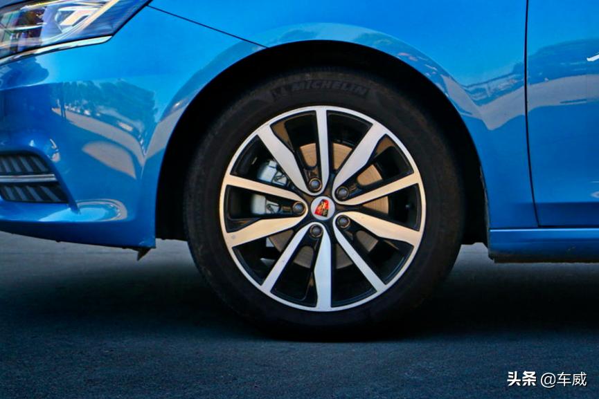 操控有惊喜场地试驾荣威i6plus,20款1.6l款荣威i6plus试驾