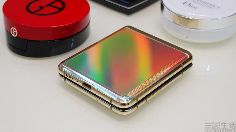 三星galaxyzflip4横向折叠评测,三星折叠屏zflip3与华为折叠屏
