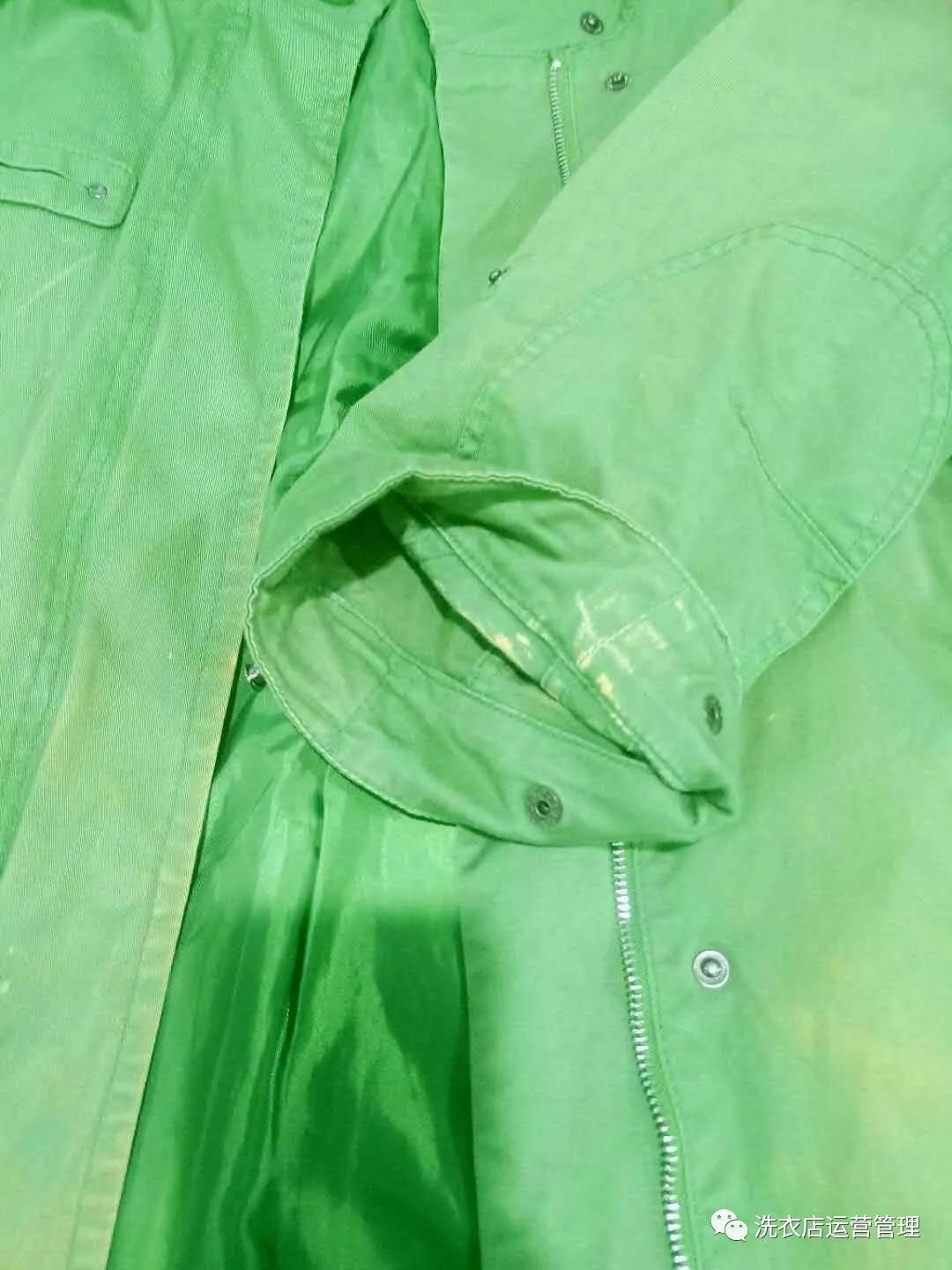 84把黑衣服脱色了怎么办,84能让衣服脱色到全白吗