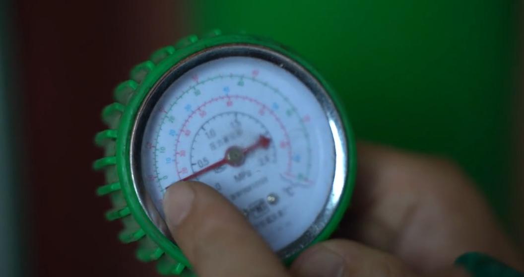 怎么确定空调缺氟视频详细教程,空调用一年加氟一次是哪里漏氟