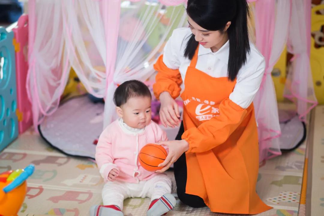 育婴师和小儿推拿师哪个前景好,南京育婴师就业前景