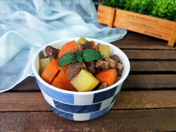 手把手教你家常版炖土豆,兔子肉炖土豆怎么做才能软烂入味