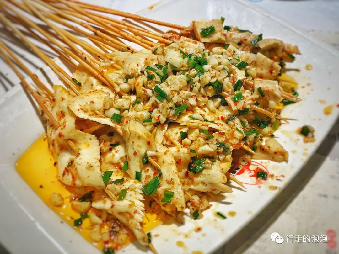 「岳阳攻略」被誉为“湖南夜宵扛把子”的烧烤城，还是小龙虾基地