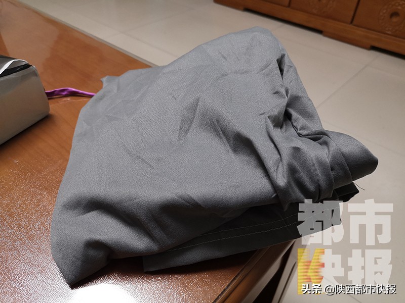 女子网购梦幻丝绸睡衣,女子买lv睡衣