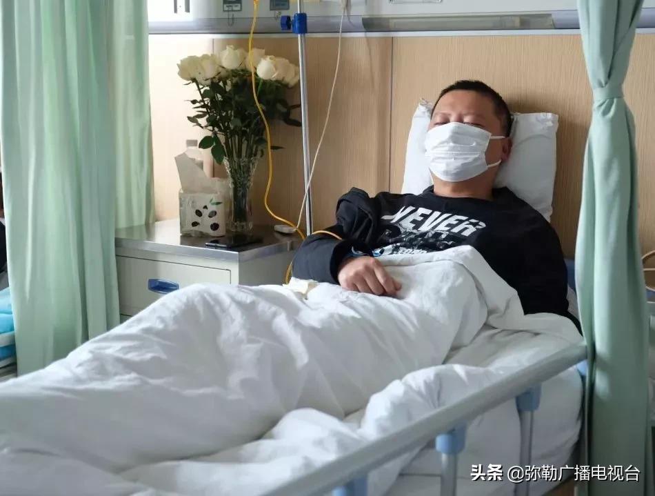 抗疫警员心疼瞬间,抗疫一线民警哭了