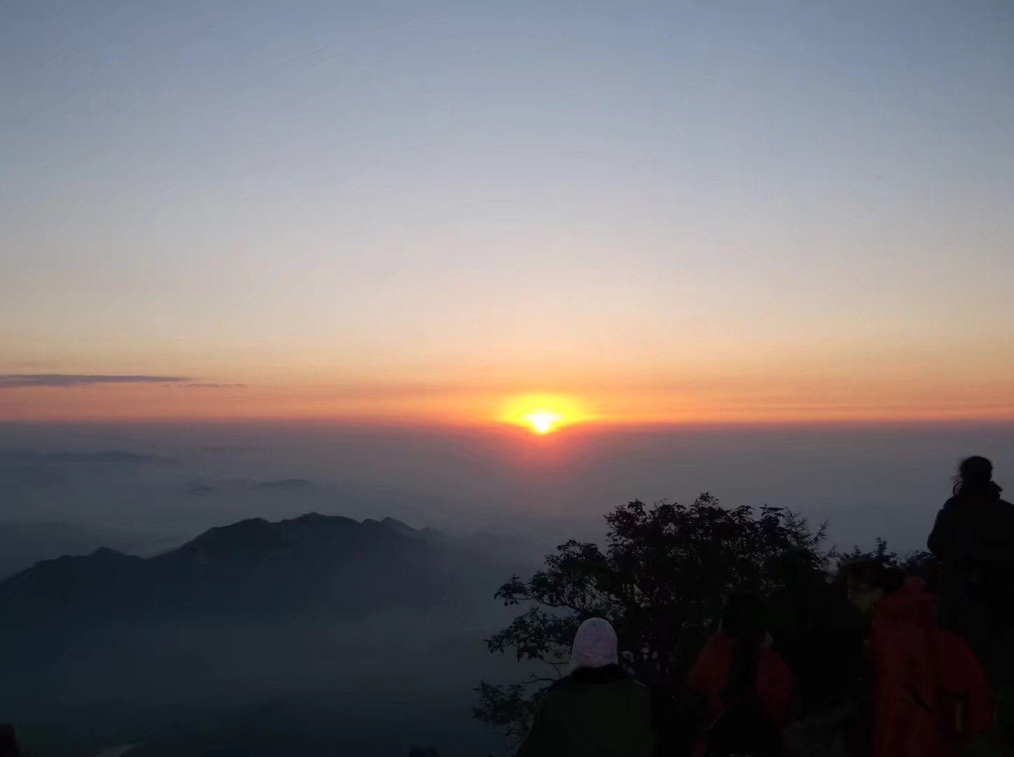 体力透支爬不上去,体力不行的人爬泰山