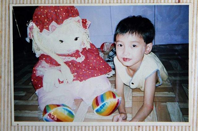 2005年“背母上学”的刘婷，10年后变性成了女人，现在怎样了？