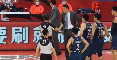 杜锋曾繁日任俊飞,任骏飞犯规最后比赛谁赢了