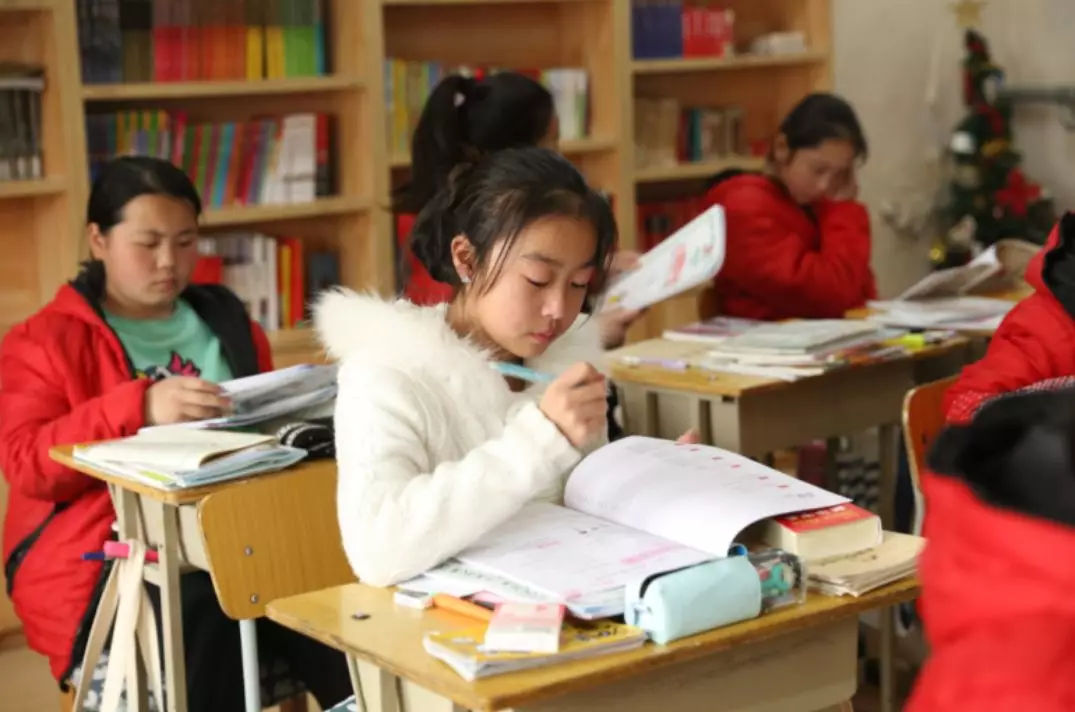 公益行爱心捐赠,公益助学爱心圆梦