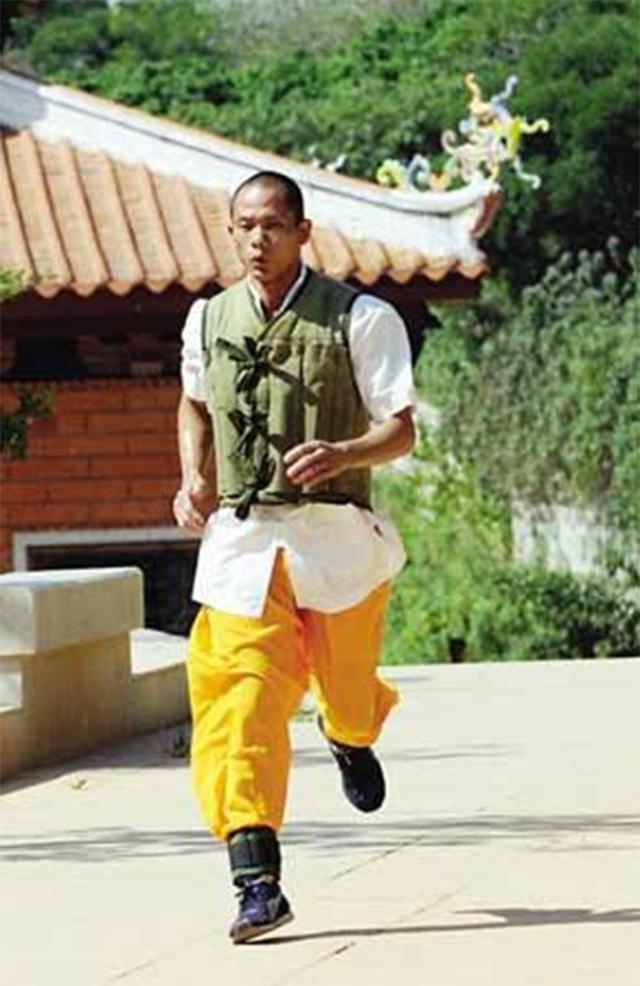 释理亮飞檐走壁轻功视频,释理亮轻功全部视频