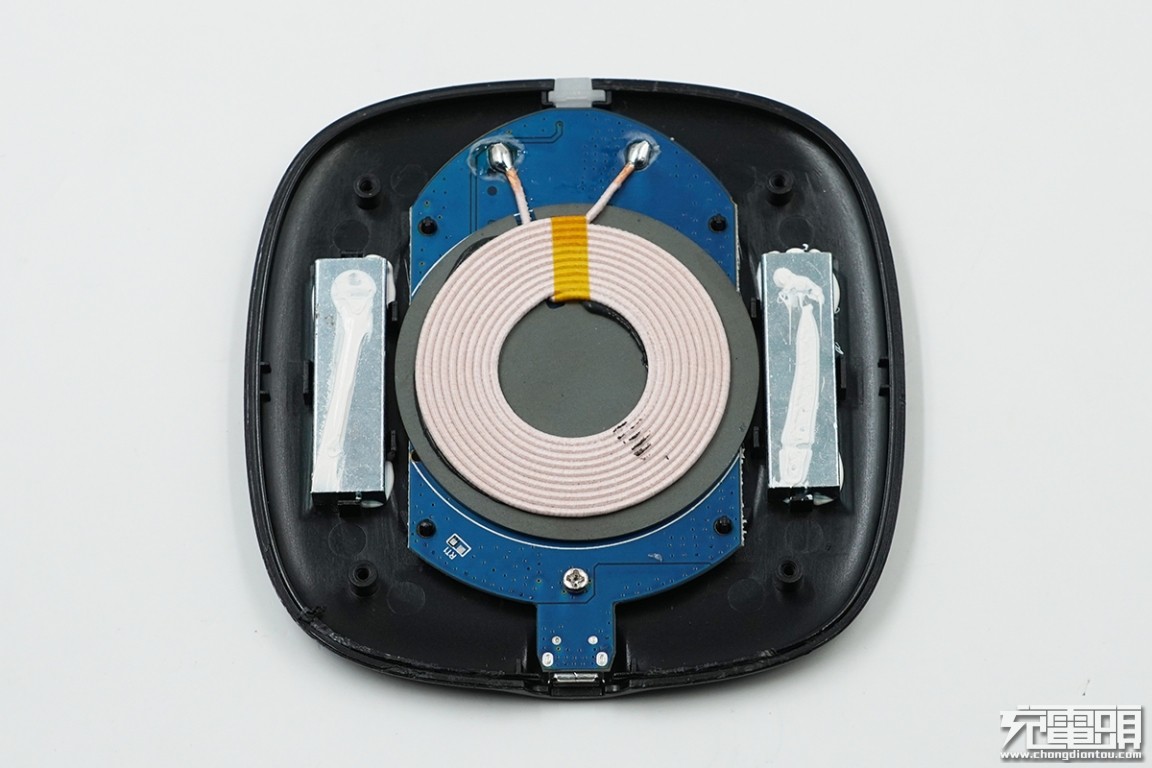 飞利浦到底有没有插排,飞利浦无线车充测评