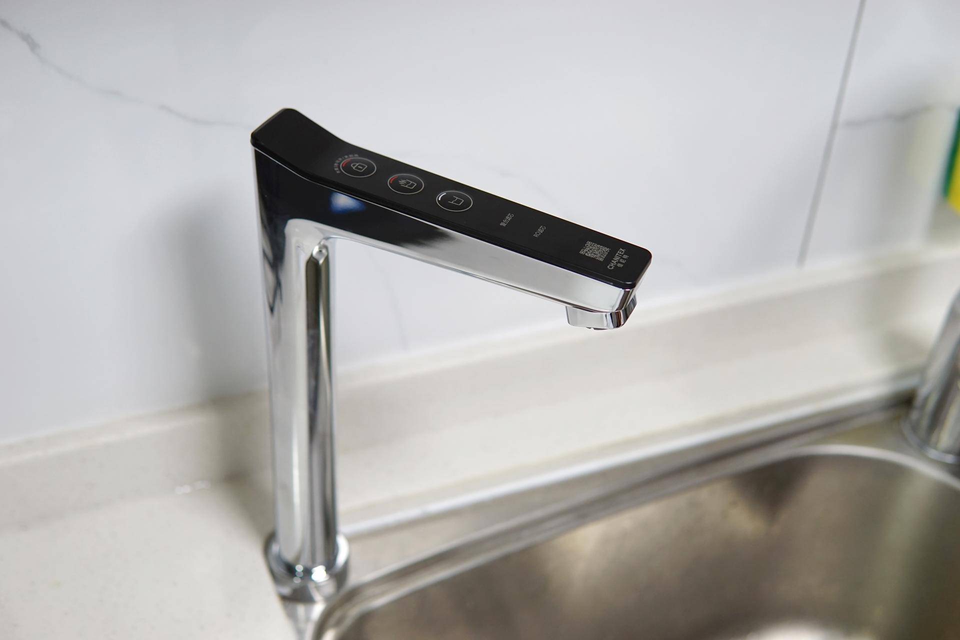 房价那么贵一点也不能浪费,台面净热一体净水机测评