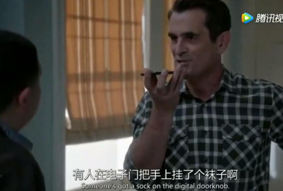 有些年轻人阅片无数，却不敢当着爸妈的面看吻戏