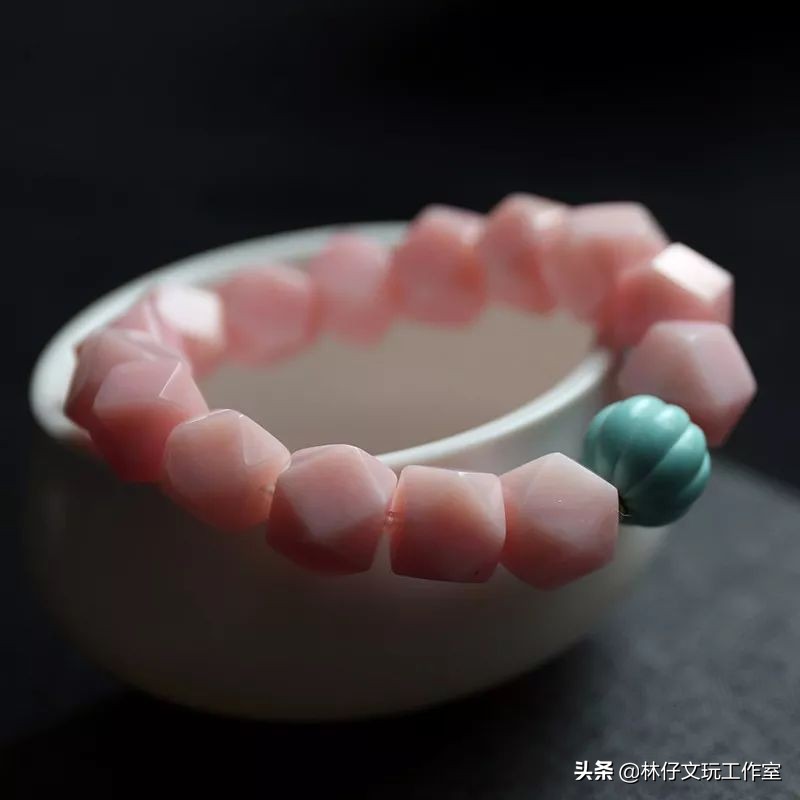 冬天盘手串需要注意什么,什么材质的手串冬天不冷