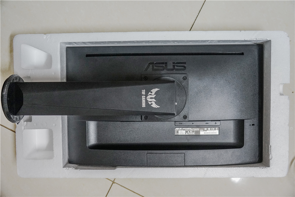 科技以灯为本,3600X+B450+BMR-24水冷+大水牛铁血战士机箱装机秀