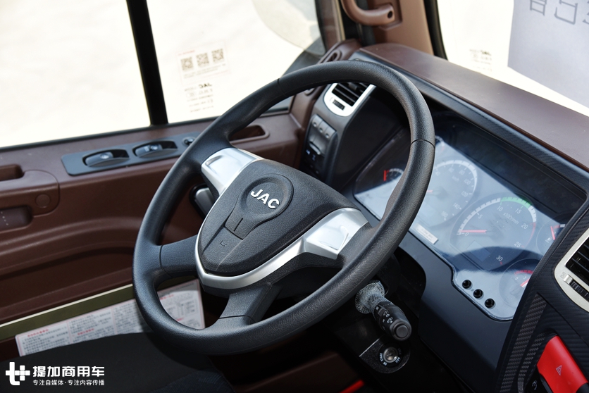 格尔发7.8米厢式货车自重,自重7.5吨牵引车