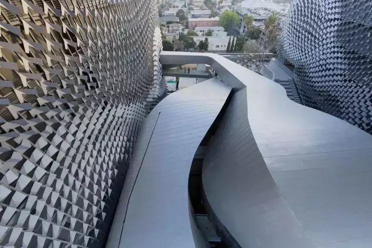 铝板幕墙建筑,做好的铝板幕墙