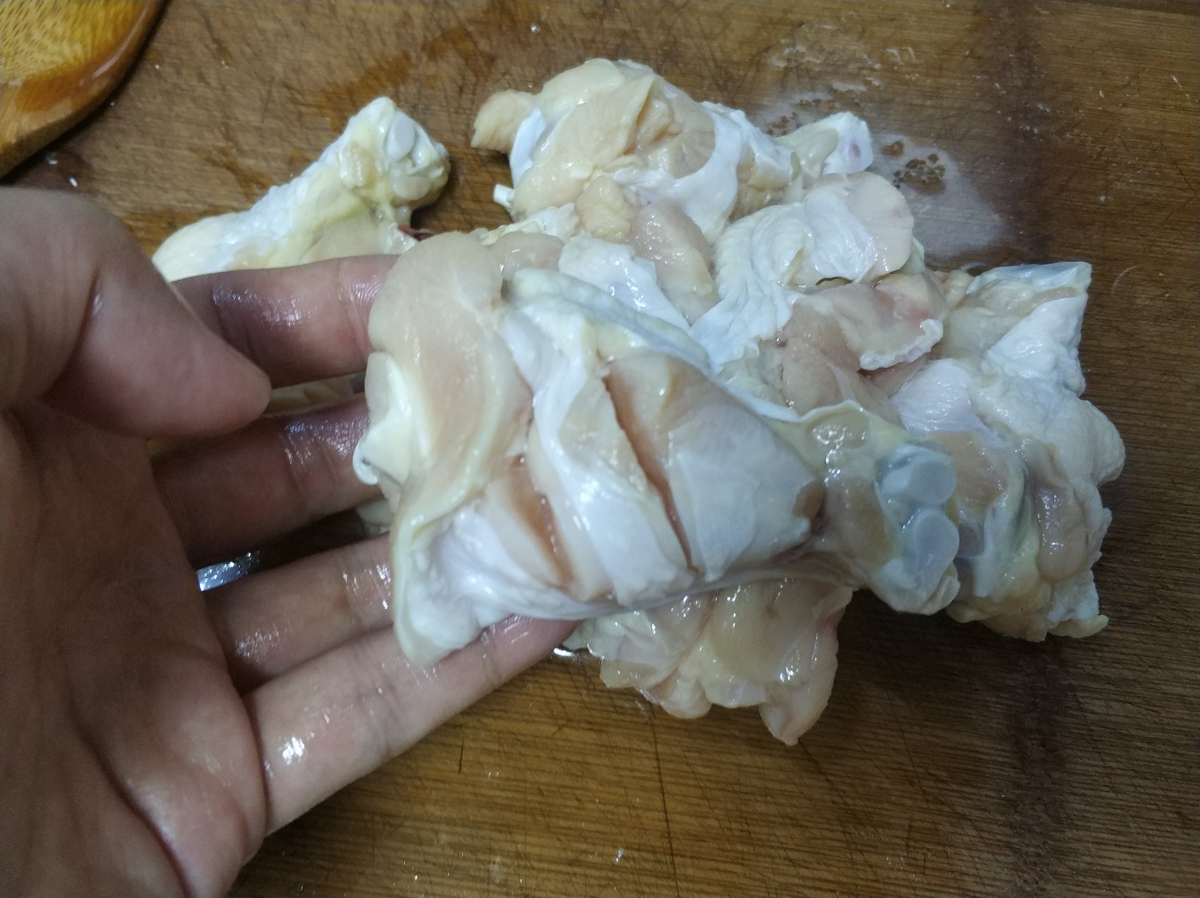 炸鸡鱼鳞片裹粉的做法,炸鸡怎样裹粉才能起鳞视频