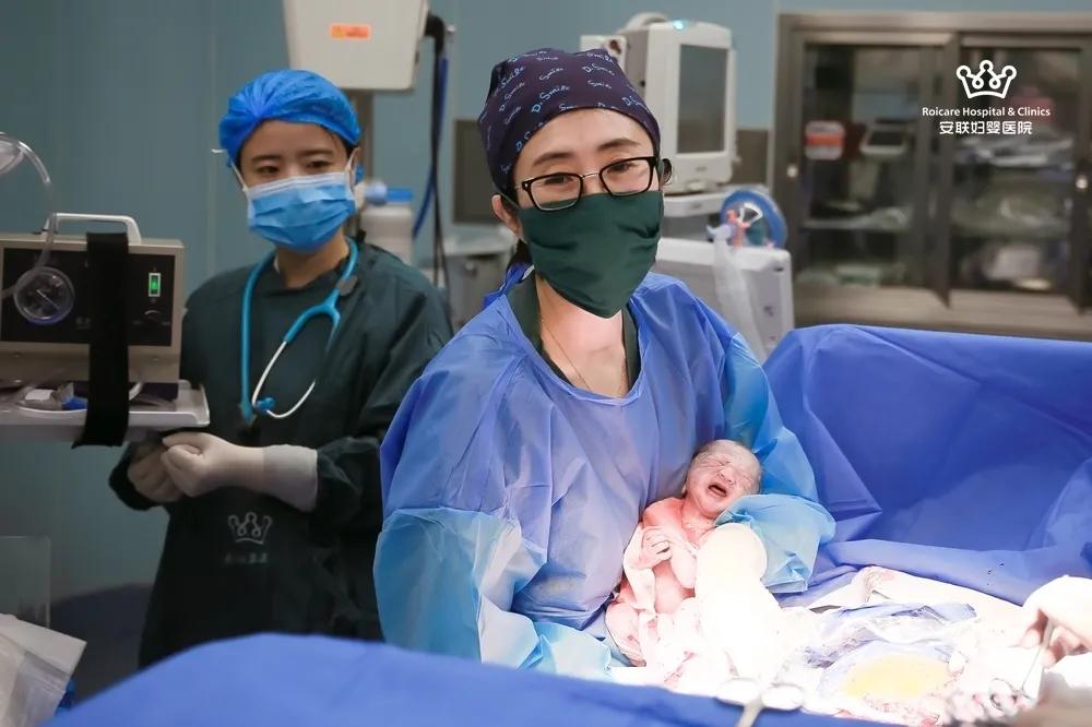 孕期宫颈息肉的切除过程,记录怀胎41周孕妇的顺产分娩过程