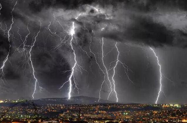 安全小技巧台风暴雨来袭应对措施,台风雷电大暴雨
