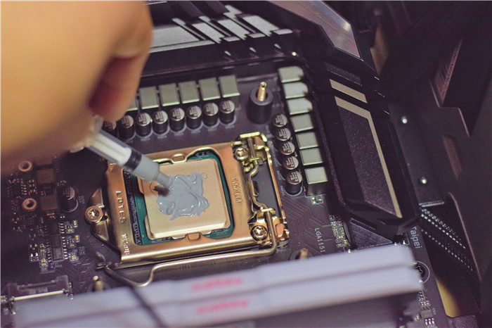 tt冰龙240水冷是12v的还是5v的,一体水冷怎么选择