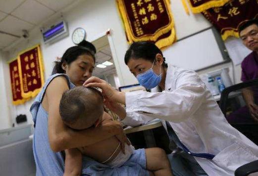 孩子挨打后晕倒了,孩子挨打后呕吐是什么原因