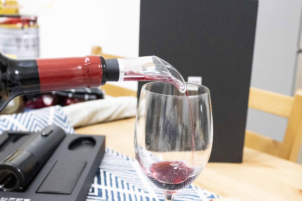 便携式红酒开瓶器,轻轻按一下立马开瓶