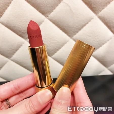 gucci黑管碎花唇膏,gucci古驰蓝管04号润唇膏口红试色