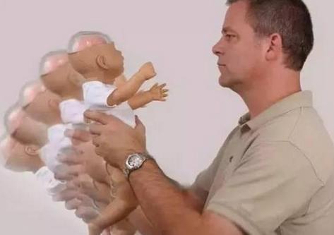 宝宝喜欢被摇晃,4个月宝宝被摇晃后喜欢尖叫