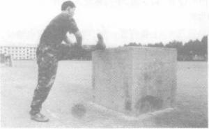 警用防暴棍和匕首警拳,警用防暴橡胶棍杀伤力