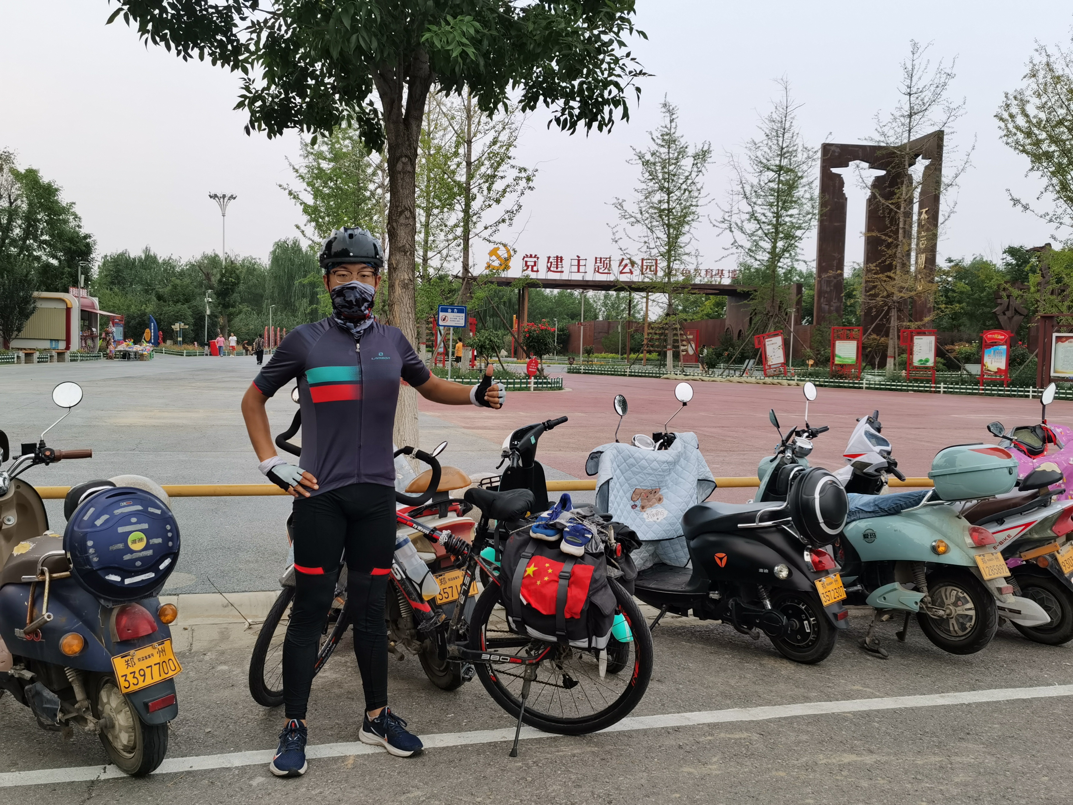 千里单骑追红旅,救灾我先行,我校生环学院这个男生有点酷