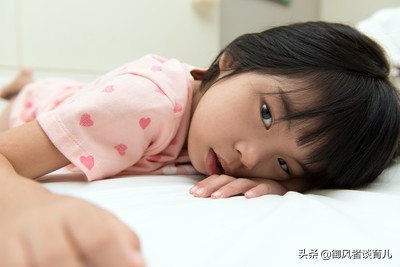 孩子叛逆就想打他怎么教育,小孩4岁自己打自己怎样教育