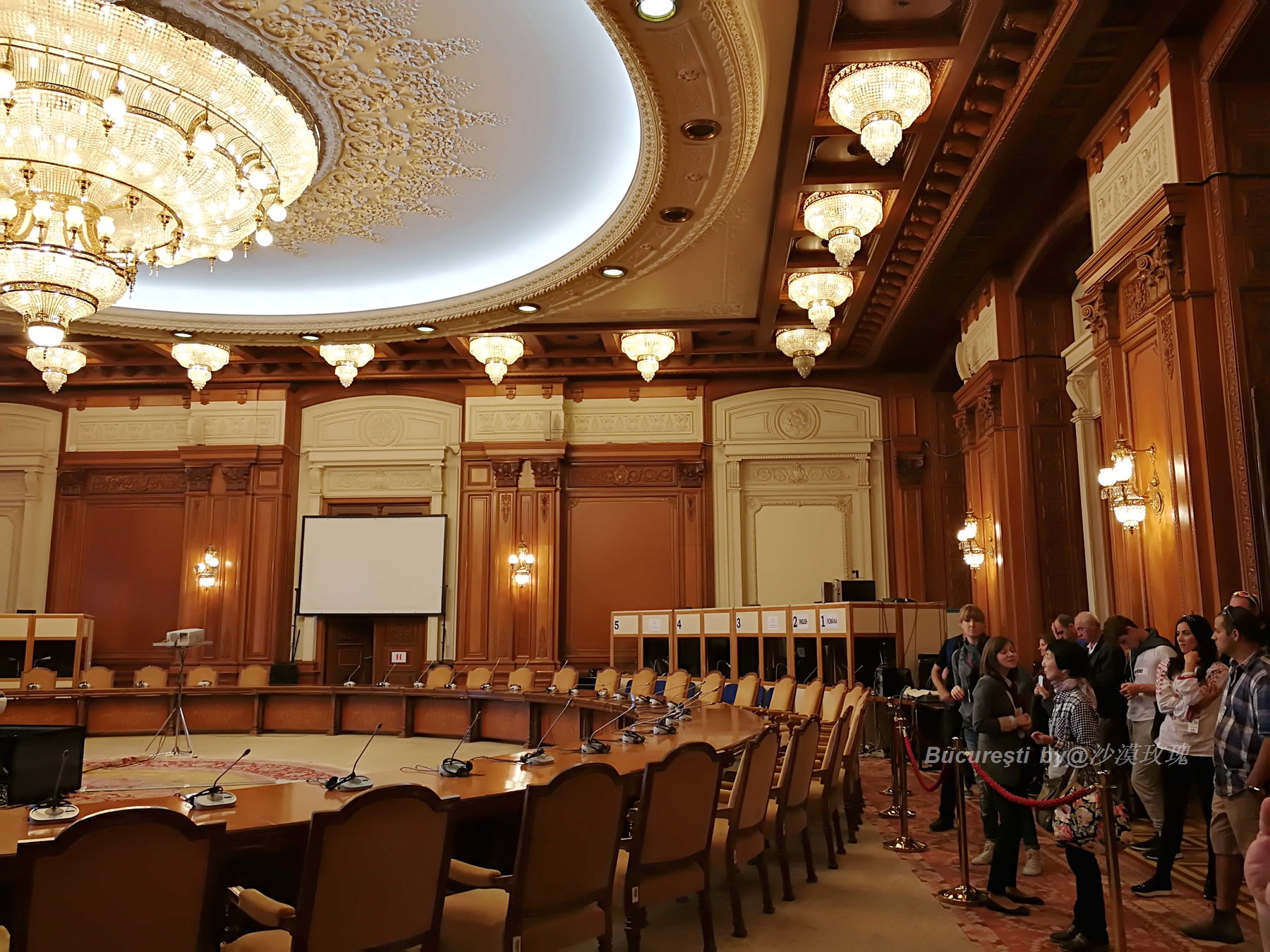 耗资100多亿的建筑里面非常壮观,耗资2亿最丑建筑