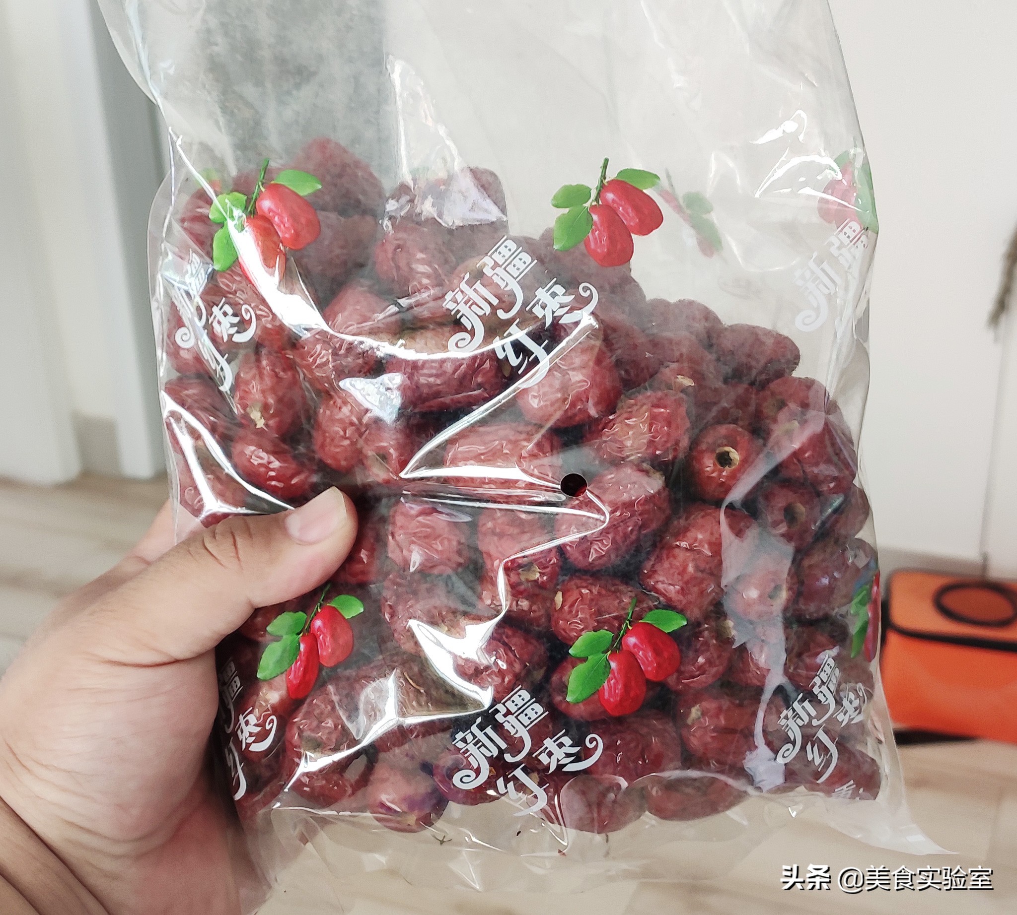 白嫖*党**报告6,5元多一袋的灰枣,味甜肉厚质地紧实