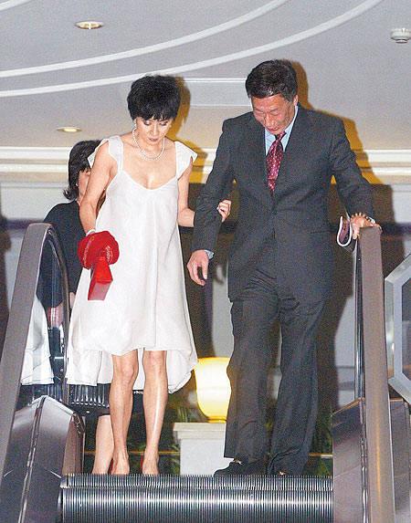 郭台铭牵手刘嘉玲,郭台铭与林志玲及刘嘉玲的情史