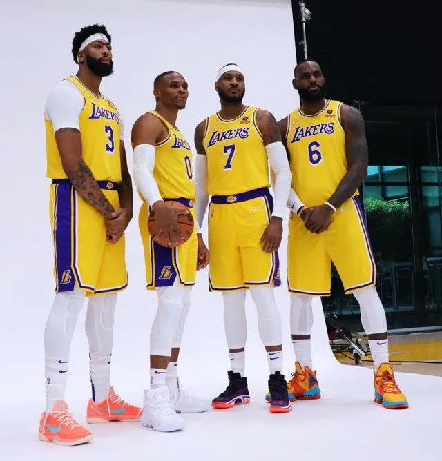 下赛季NBA上缴奢侈税前十球队一览,勇士超1.8亿美元