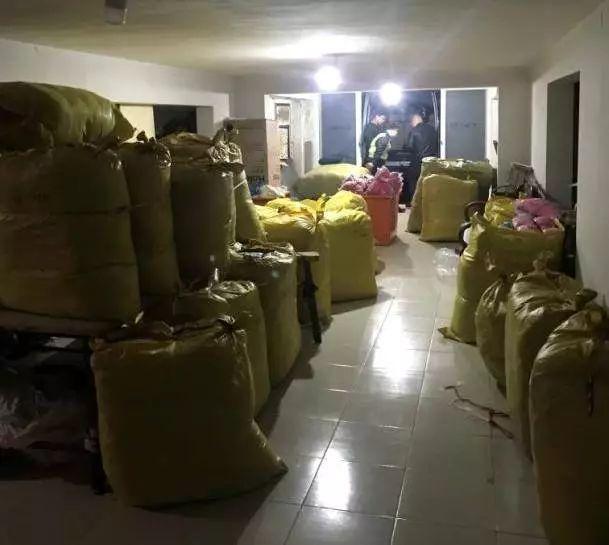 成本75羽绒服卖价1500,恒源祥羽绒服598元