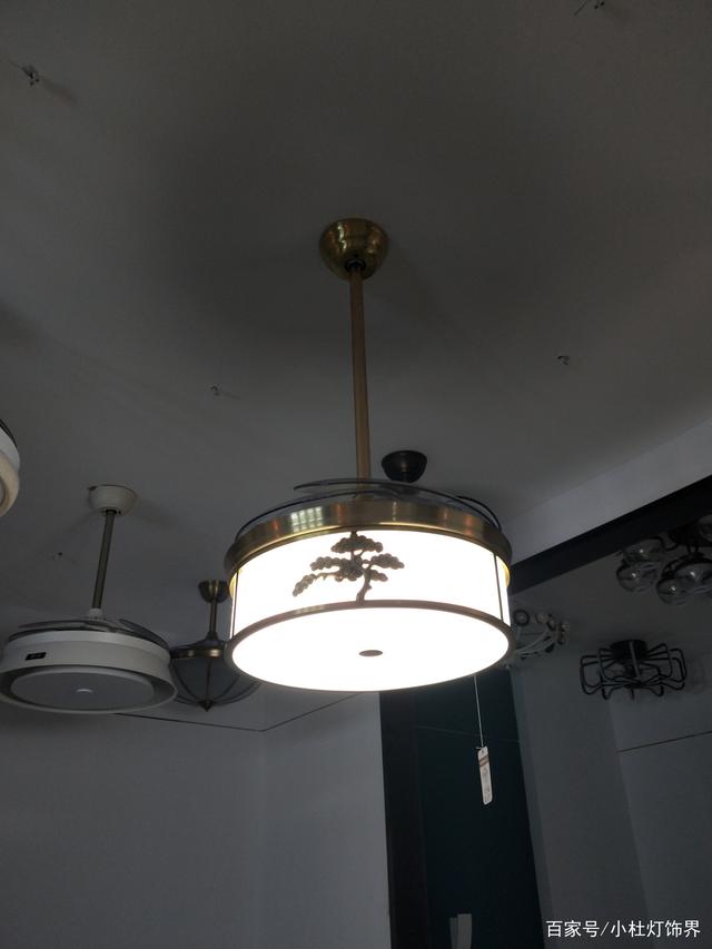 吊扇灯微亮怎么处理,吊扇灯有一个颜色的不亮了怎么办