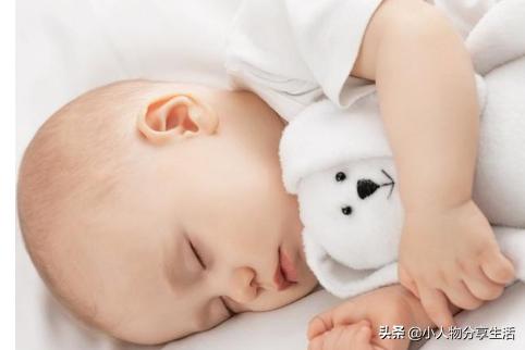 宝宝睡偏头矫正有妙招,睡偏头怎么矫正