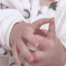 比虞书欣更作的练习生出现了，32岁的她为啥只冲着宝宝霜下手呢？