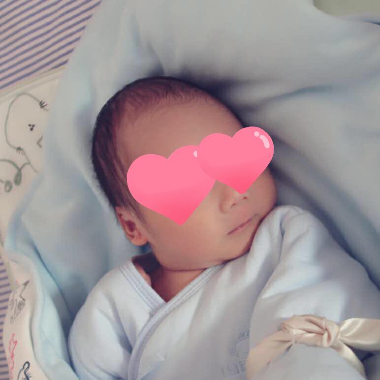 新生儿头总是偏向一侧身体平躺,新生儿头一直往左偏